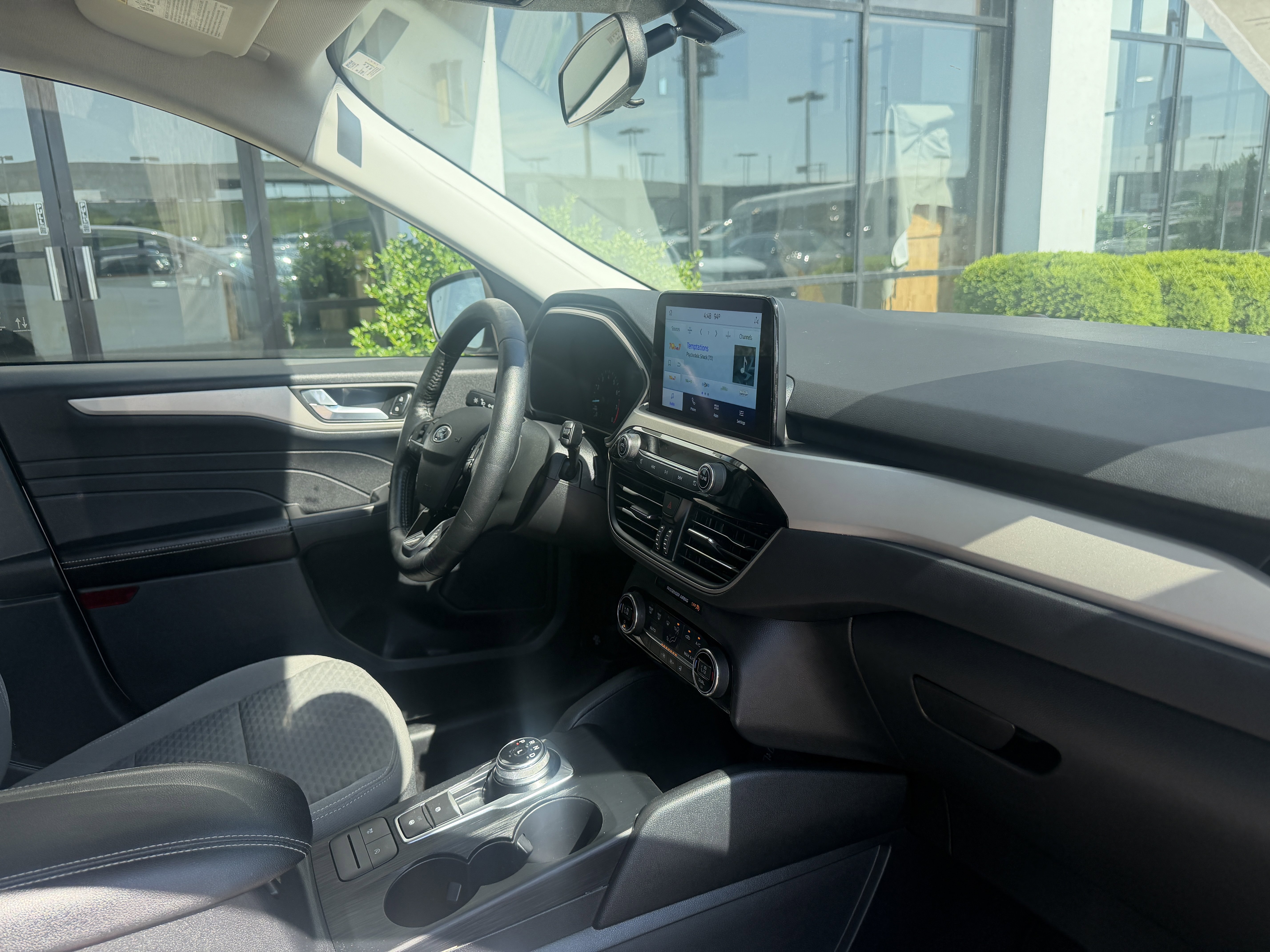 Used 2021 Oxford White Ford SE image 22