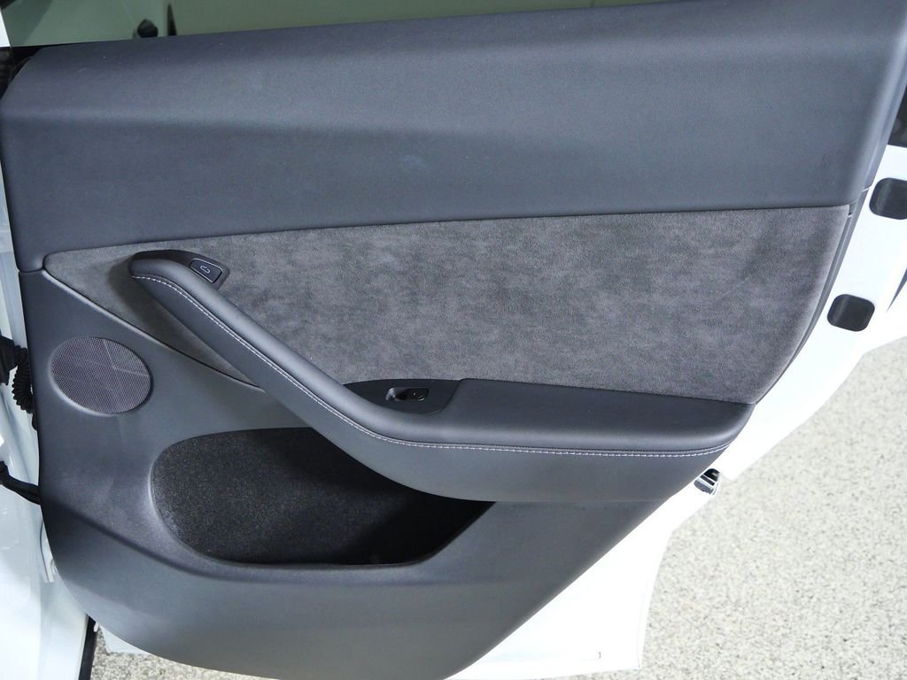 Used 2025  Tesla Long Range image 26