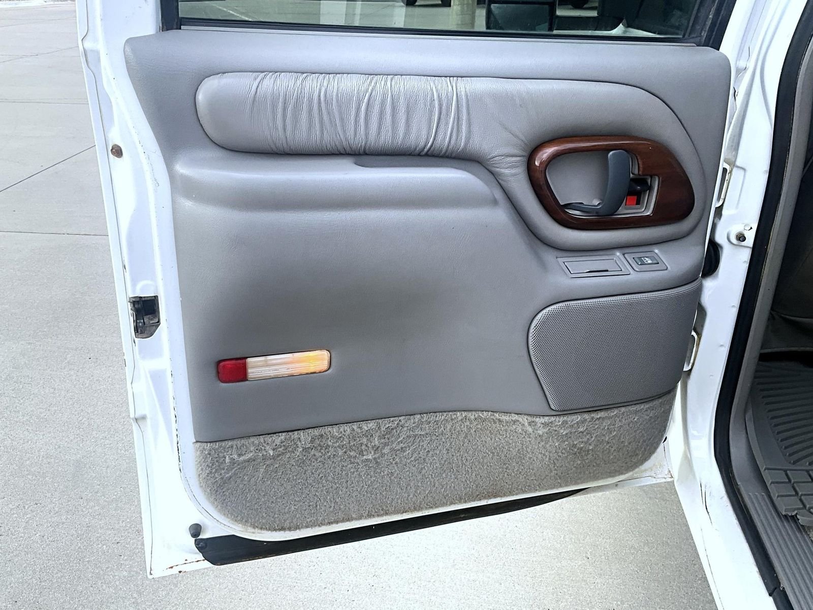Used 1997 White Chevrolet Base image 21