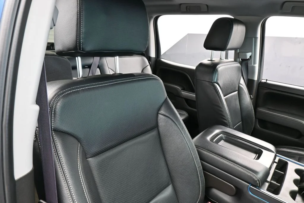 Used 2016 Deep Ocean Blue Metallic Chevrolet LT image 28