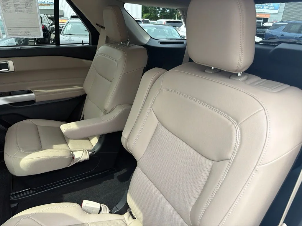 Used 2023 White Ford Limited image 29