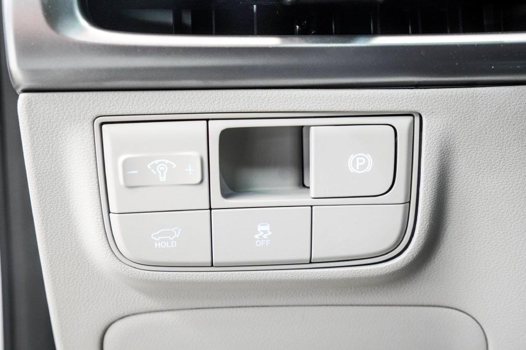 Used 2025 White Hyundai Limited image 42