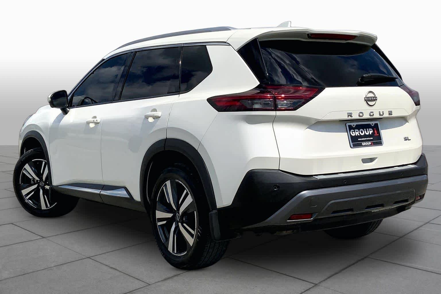 Used 2022 Pearl White Tricoat Nissan SL image 12