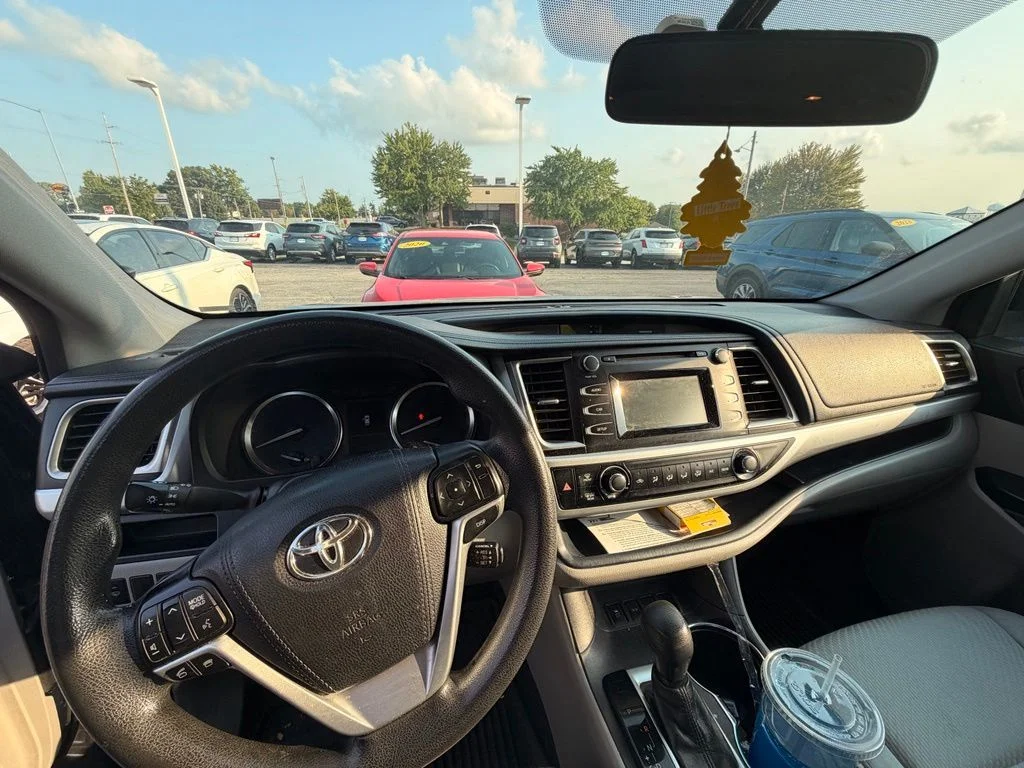 Used 2015 Blue Toyota LE image 6