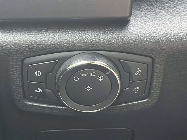 Used 2017 Gray Ford XLT image 34