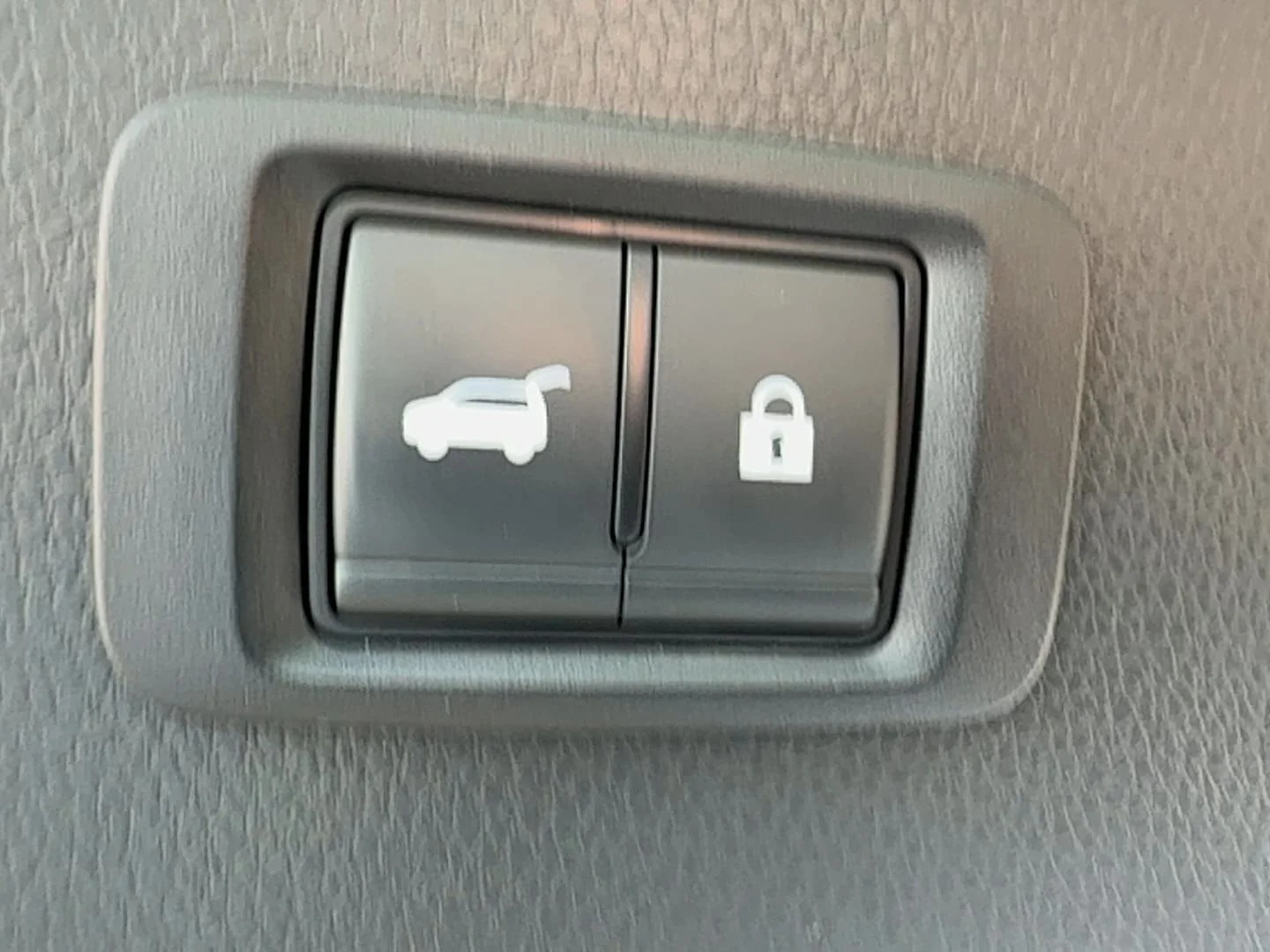 Used 2025 Gray Mitsubishi SE image 24