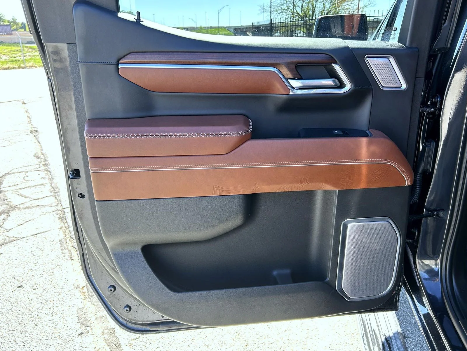 Used 2024 Silver GMC Denali Ultimate image 17