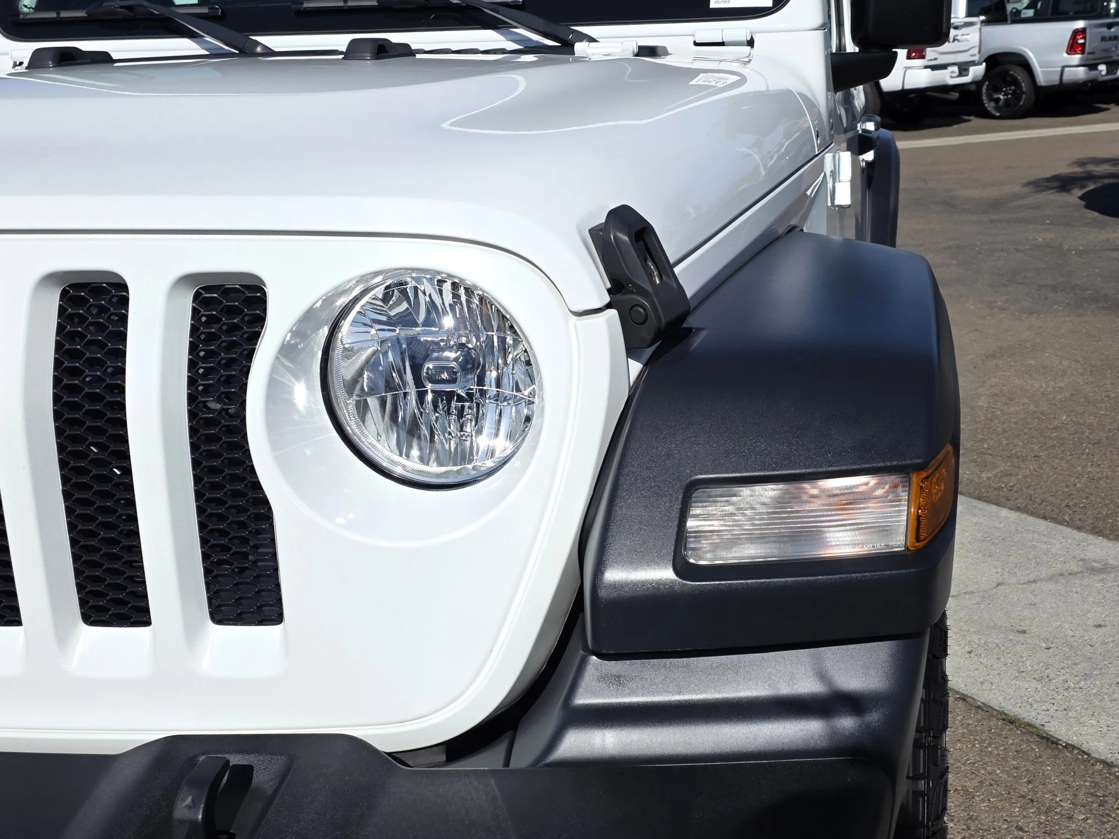 Used 2018 Bright White Clearcoat Jeep Unlimited Sport image 6