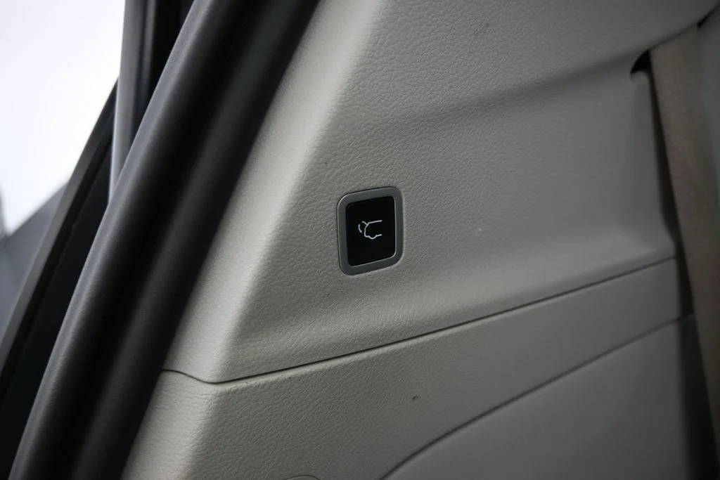 Used 2019 Granite Crystal Metallic Clearcoat Chrysler Touring L image 44