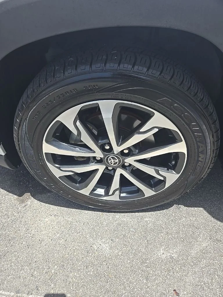 Used 2022 Beige Toyota XLE image 12