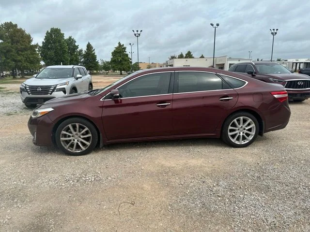 Used 2013  Toyota Limited image 7