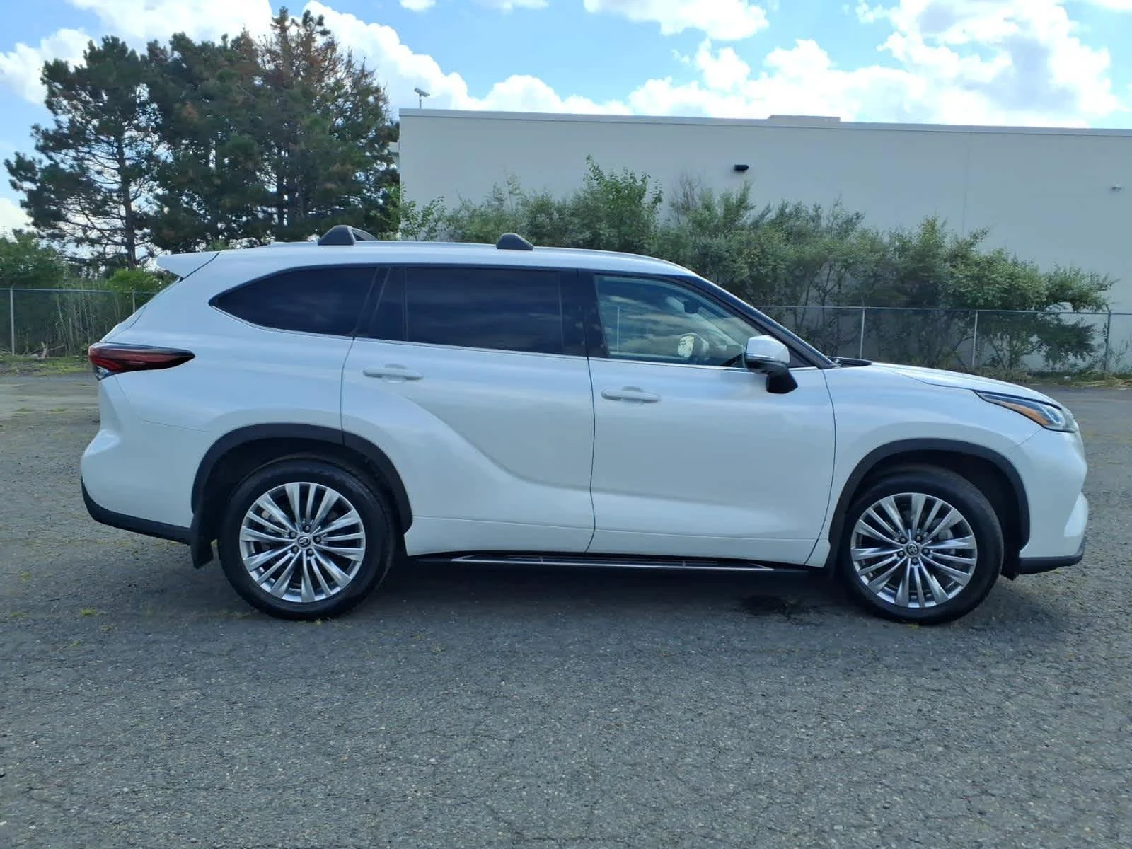 2025 Toyota Highlander Platinum - Photo 4