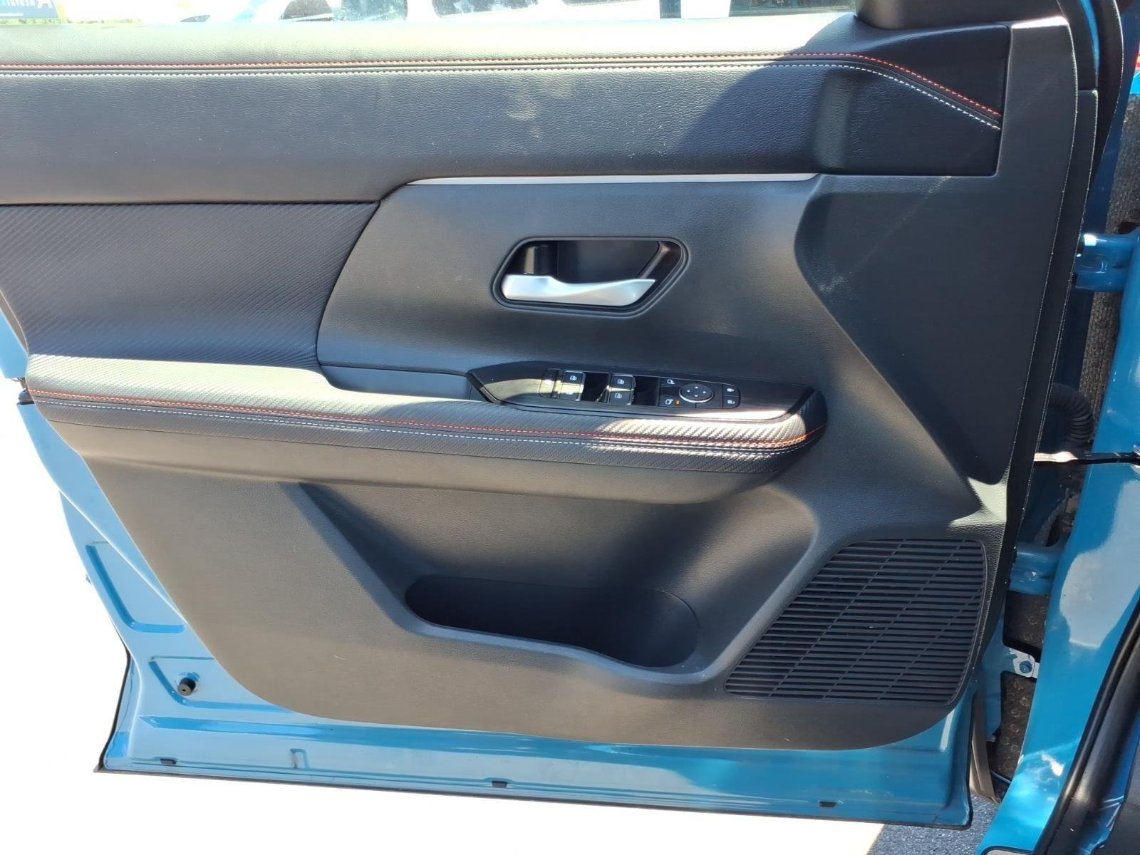 Used 2025 Arctic Ice Blue Metallic/Super Black Nissan SR image 27