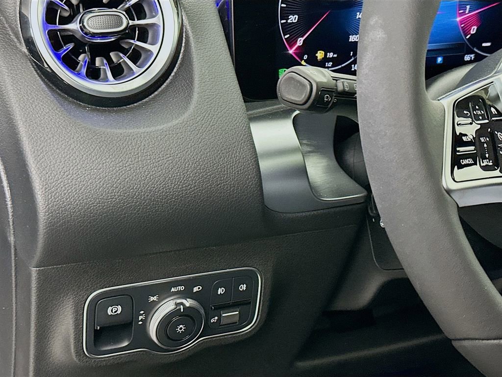 2026 Mercedes-Benz GLB GLB 250 - Photo 40