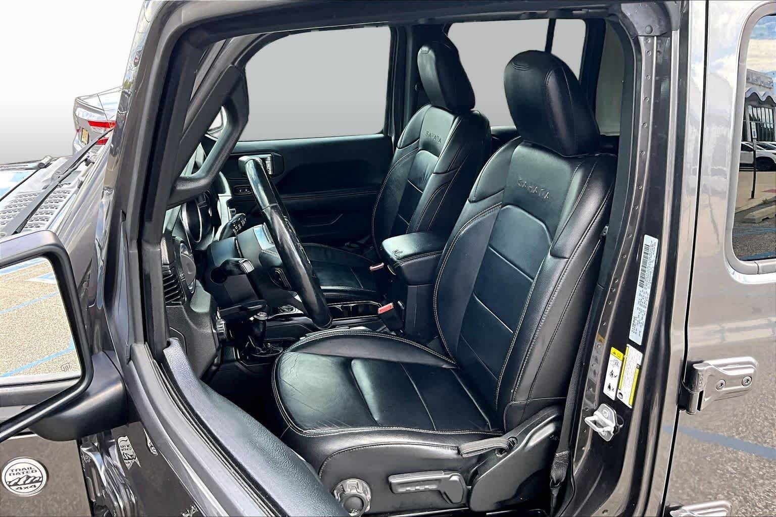 Used 2018 Granite Crystal Metallic Clearcoat Jeep Sahara image 8