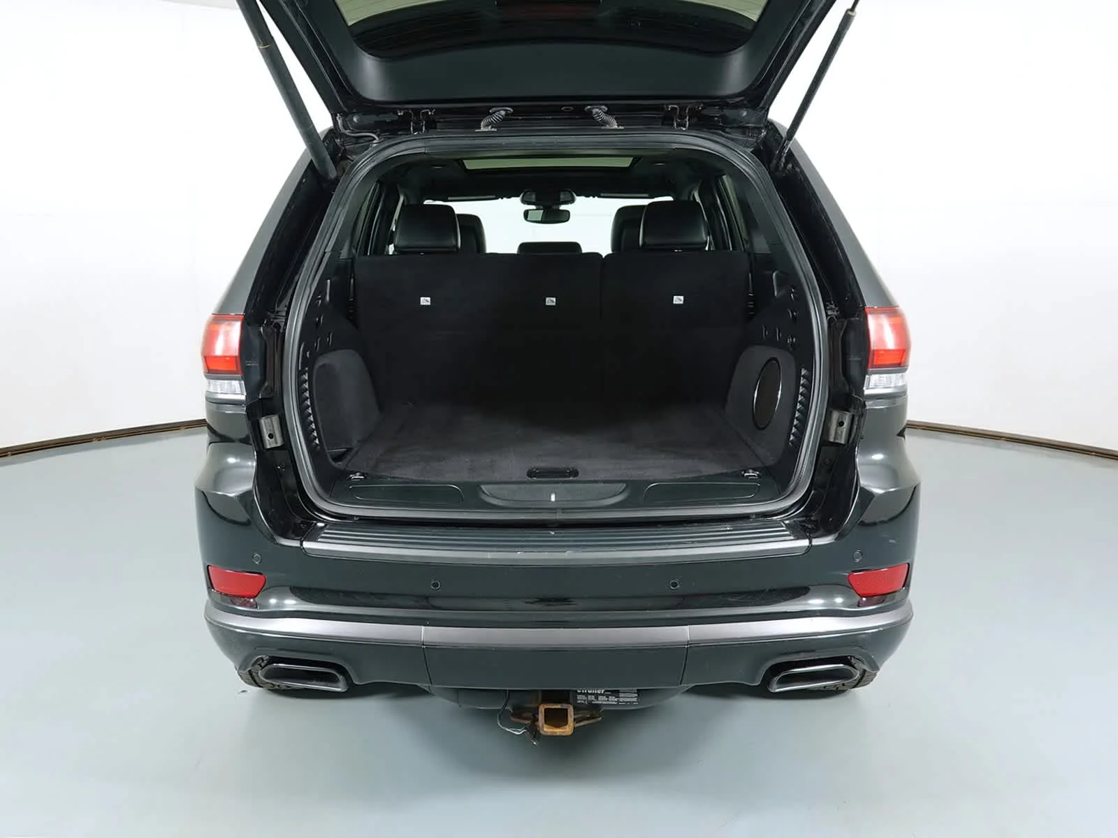 Used 2020 Diamond Black Crystal Pearlcoat Jeep Limited X image 6
