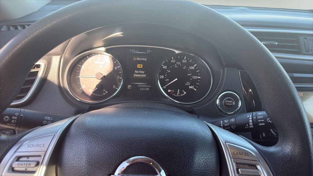 Used 2014 Silver Nissan SV image 10