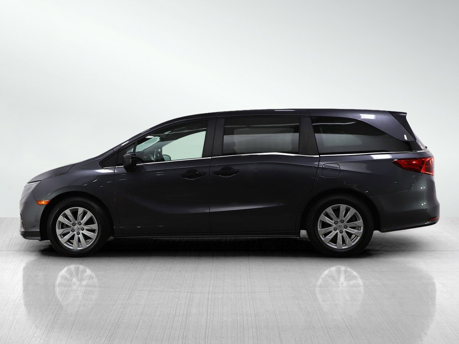 Used 2018 Honda Odyssey LX with VIN 5FNRL6H20JB017004 for sale in Burnsville, Minnesota