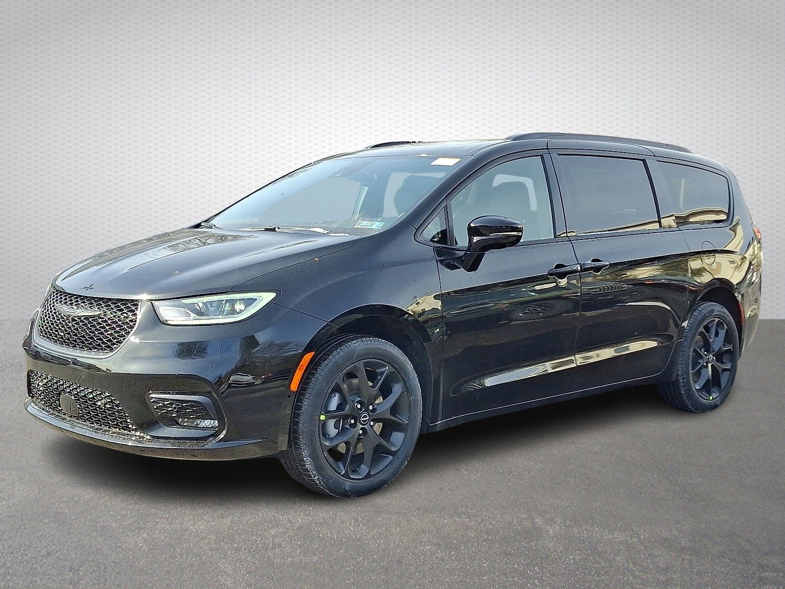 New 2026 Diamond Black Crystal Pearl-Coat Exterior Paint Chrysler Limited AWD image 3