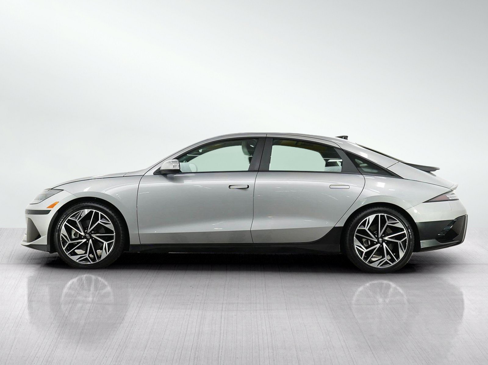 Used 2023 Hyundai IONIQ 6 SEL with VIN KMHM34AC6PA040785 for sale in Minneapolis, Minnesota