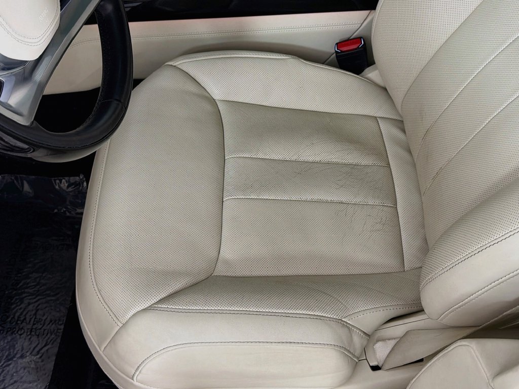 Certified Used 2024 White Land Rover Autobiography image 20