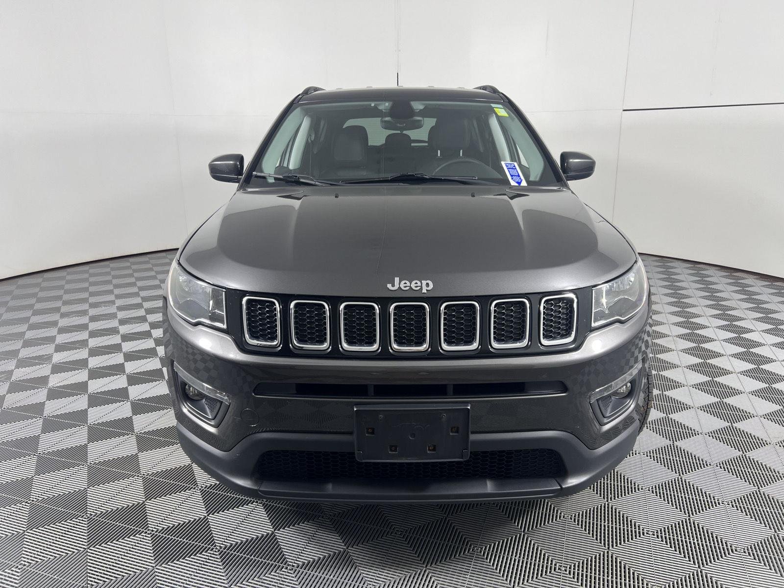 Used 2018 Granite Crystal Metallic Clearcoat Jeep Latitude image 5