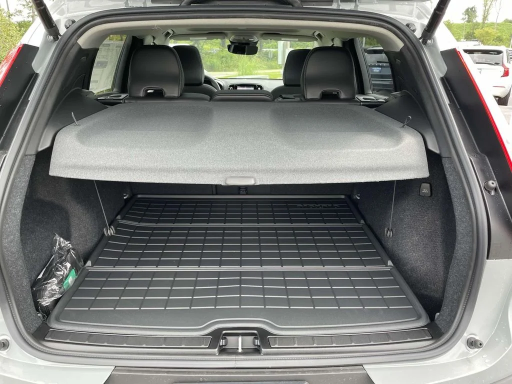 2026 Volvo XC40 Plus - Photo 34