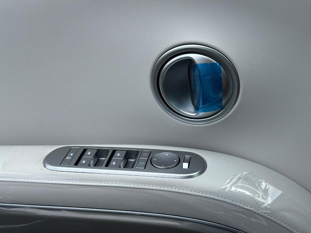 New 2027 White Hyundai SEL AWD image 36