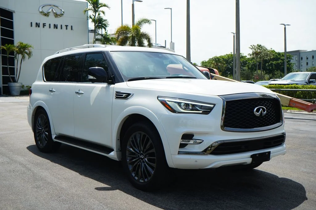 Used 2024 White INFINITI Sensory image 13