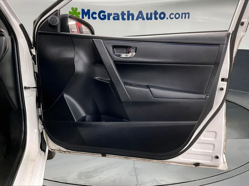 Used 2019 White Toyota SE image 28