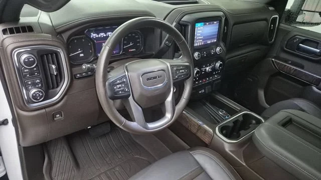Used 2022 White Frost Tricoat GMC Denali image 16
