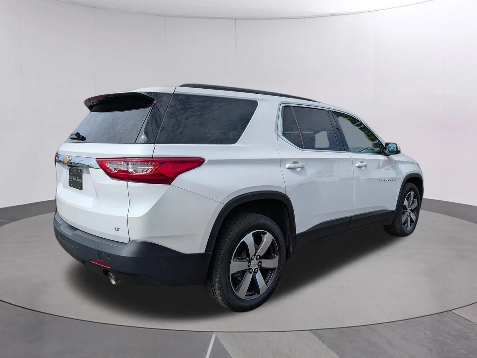 Used 2020 IRIDESCENT PEARL TRICOAT Chevrolet LT Leather image 5