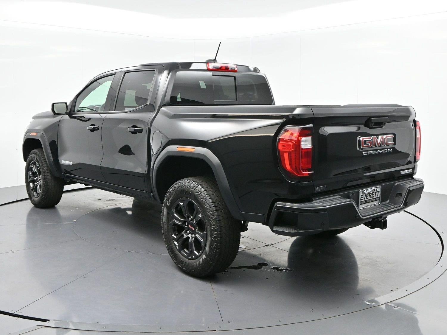 Used 2025 Onyx Black GMC Elevation image 5