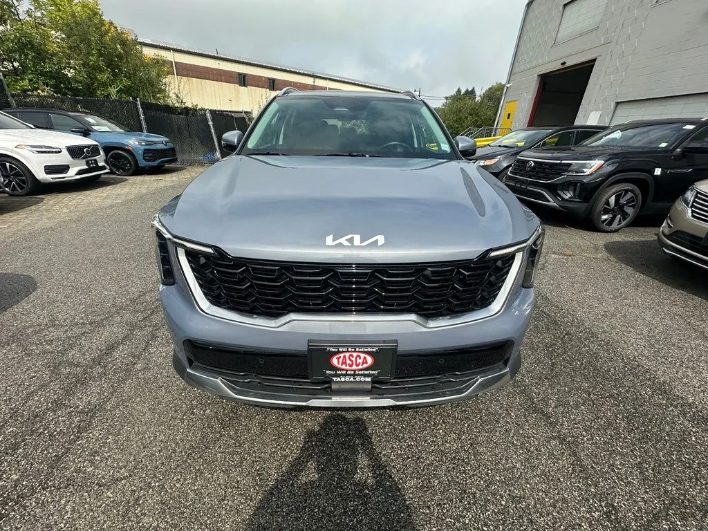 Used 2024 Silver Kia S image 5