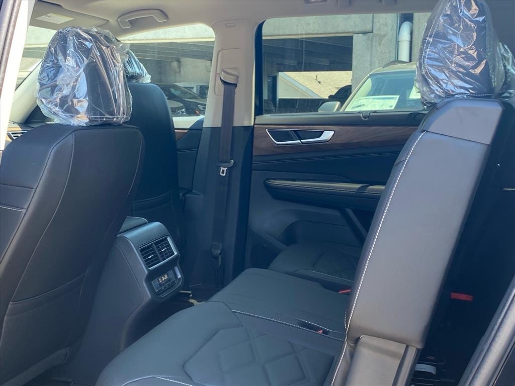 New 2026 Black Volkswagen 2.0T SE w/Technology image 11