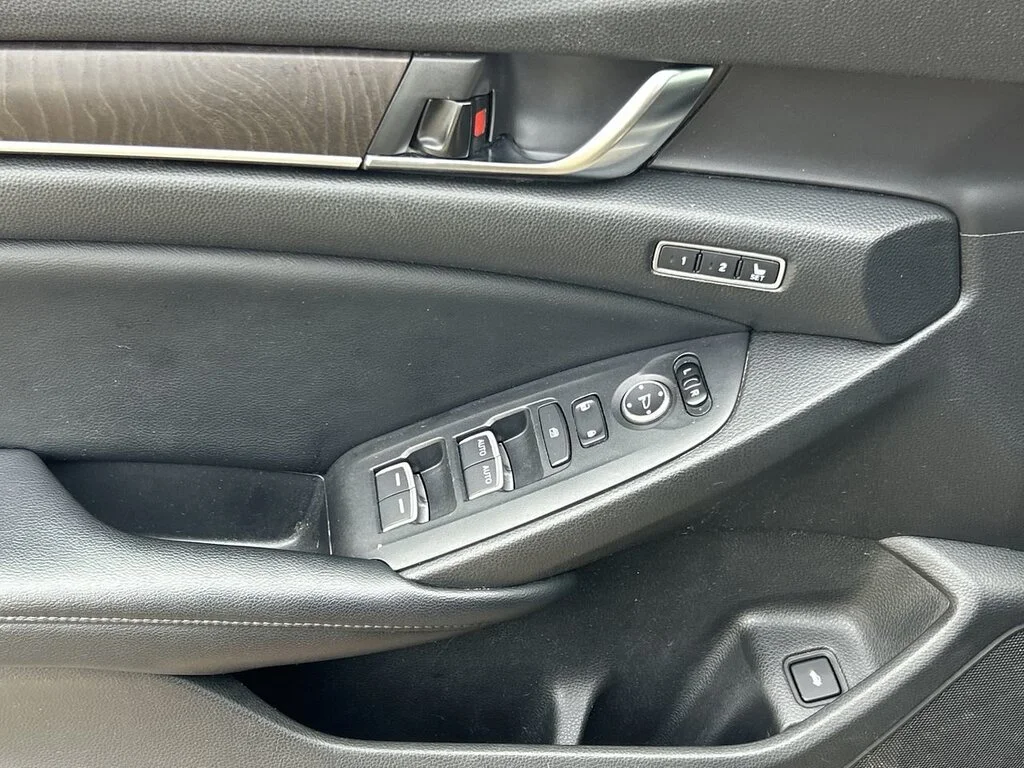 Used 2018  Honda Sedan 1.5T Touring CVT One Owner   No Reported Acc image 20