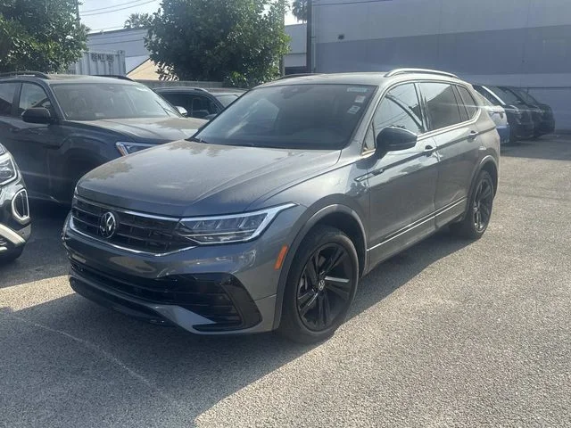 2023 Volkswagen Tiguan 2.0T SE R-Line Black's photo