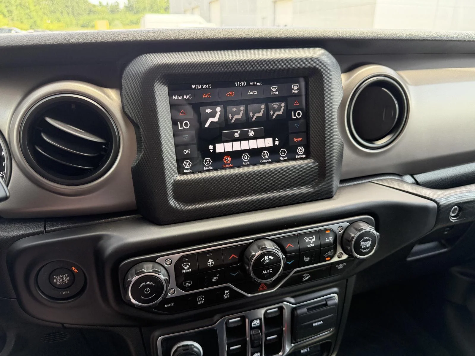 Used 2020 Granite Crystal Metallic Clearcoat Jeep Sport S image 11
