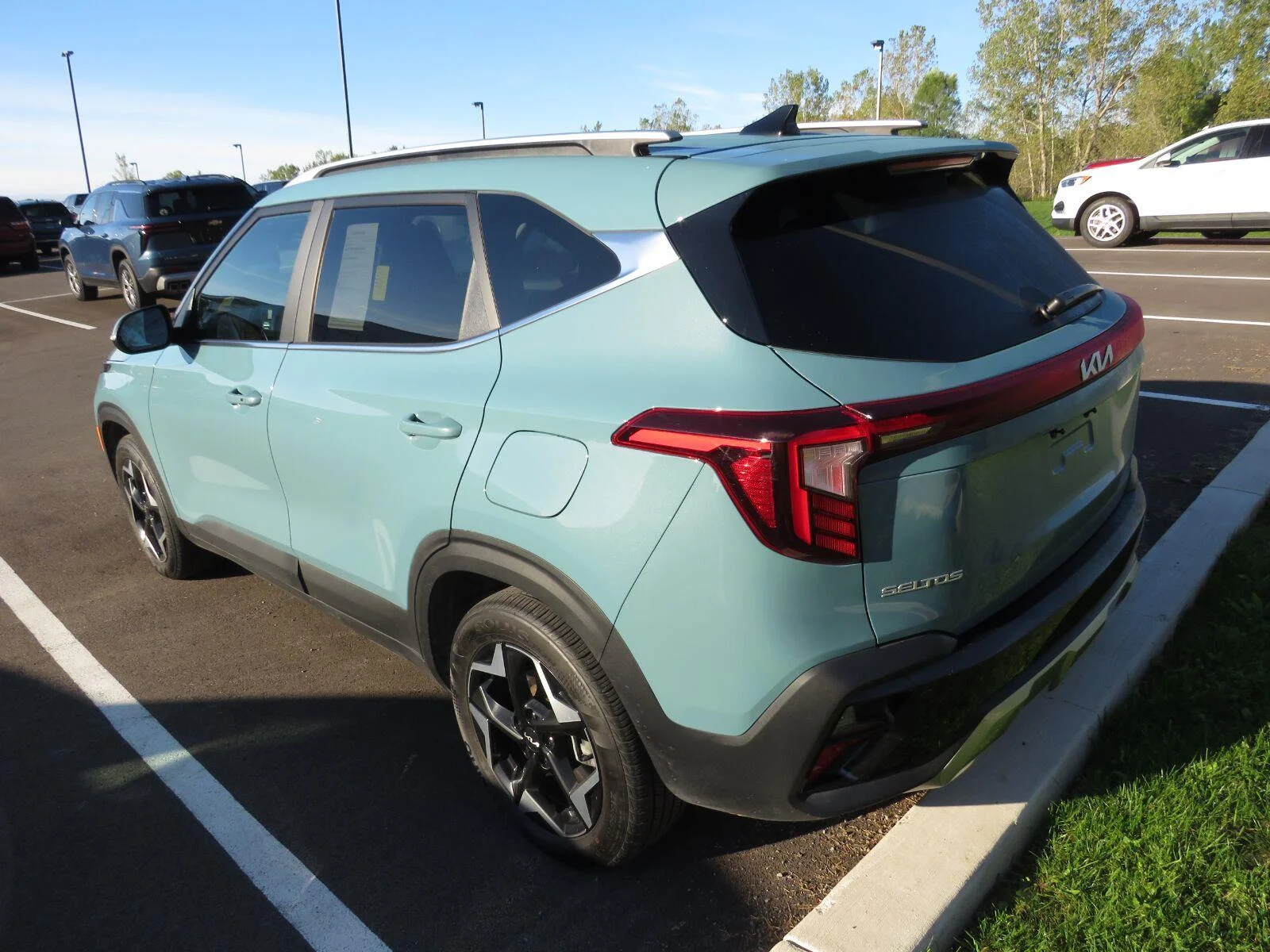 Used 2024 PLUTON BLUE KIA  image 9
