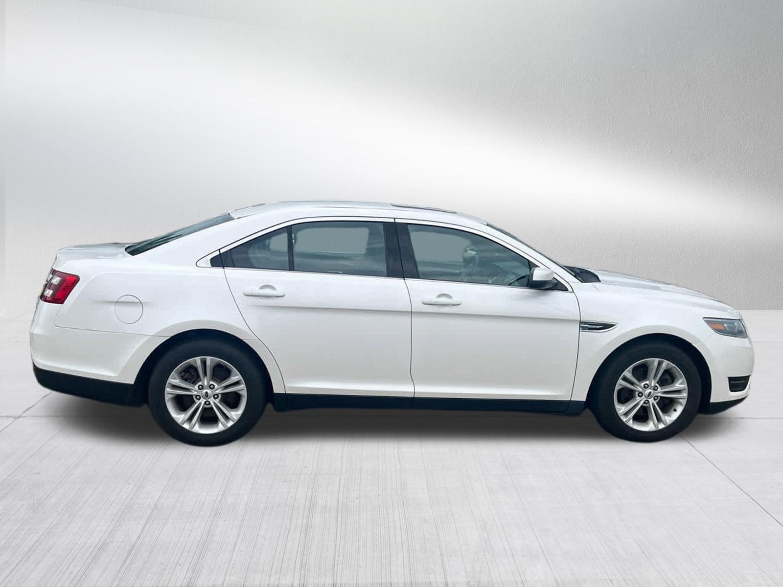 Used 2019 Ford Taurus SEL with VIN 1FAHP2E83KG100568 for sale in Brooklyn Center, MN