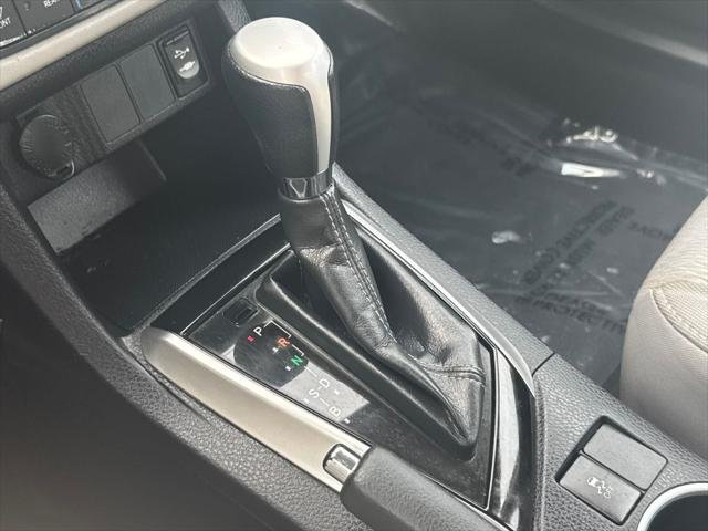 2017 Toyota Corolla LE - Photo 24