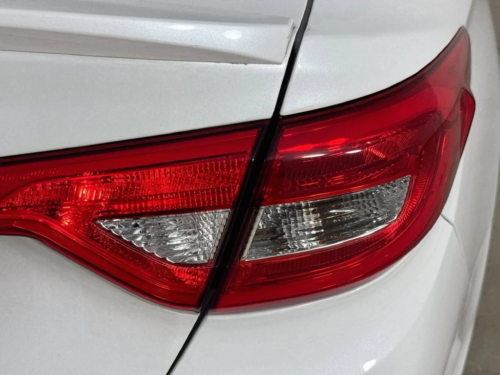 Used 2017 Quartz White Pearl Hyundai SE image 29