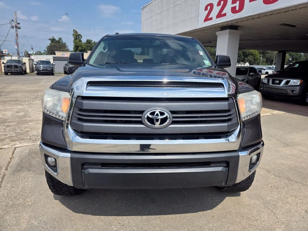 Used 2015 Gray Toyota SR5 image 2