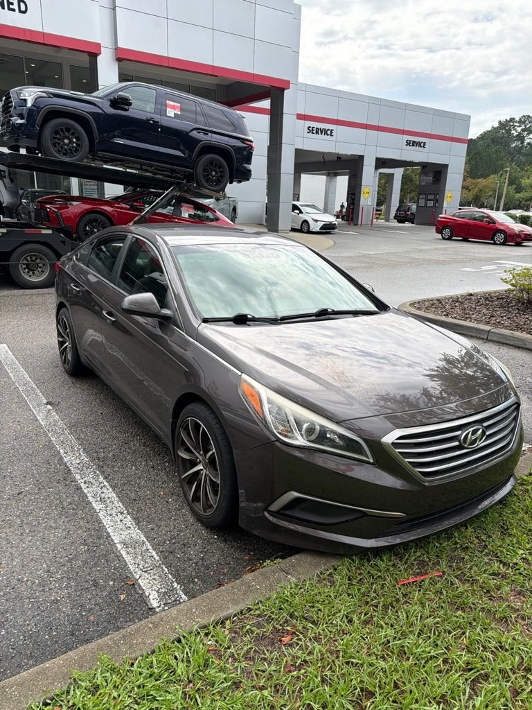 Used 2017 Brown Hyundai Base image 15