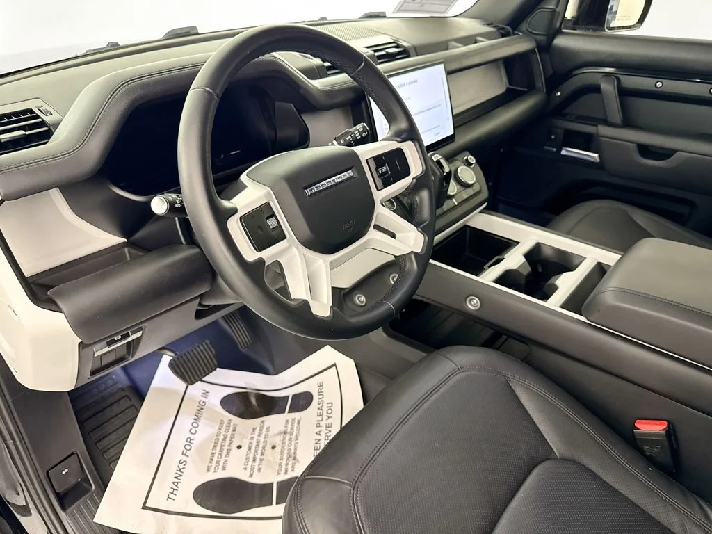 Used 2025 Black Land Rover X-Dynamic SE image 9