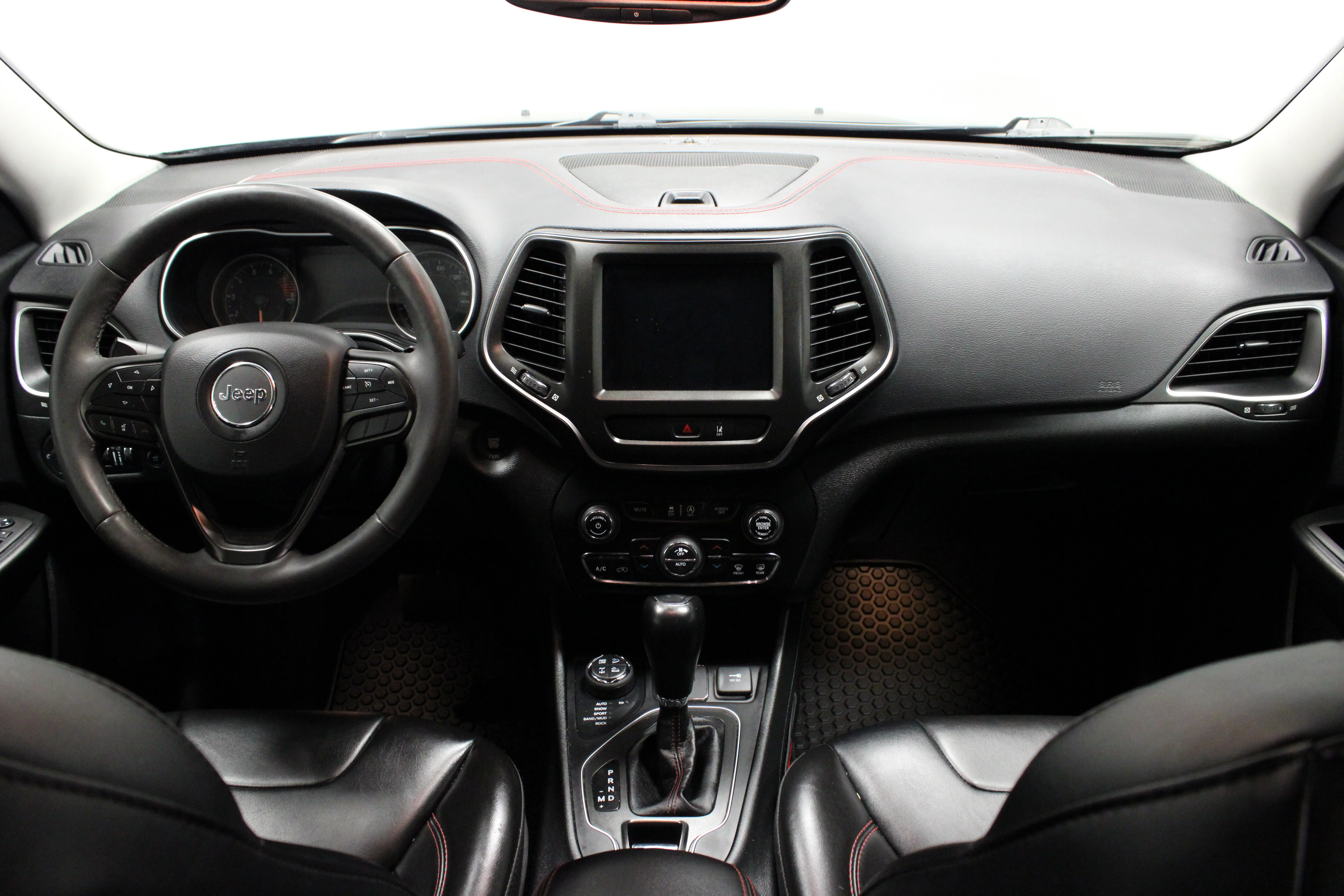 Used 2022 Diamond Black Crystal Pearlcoat Jeep Trailhawk image 17