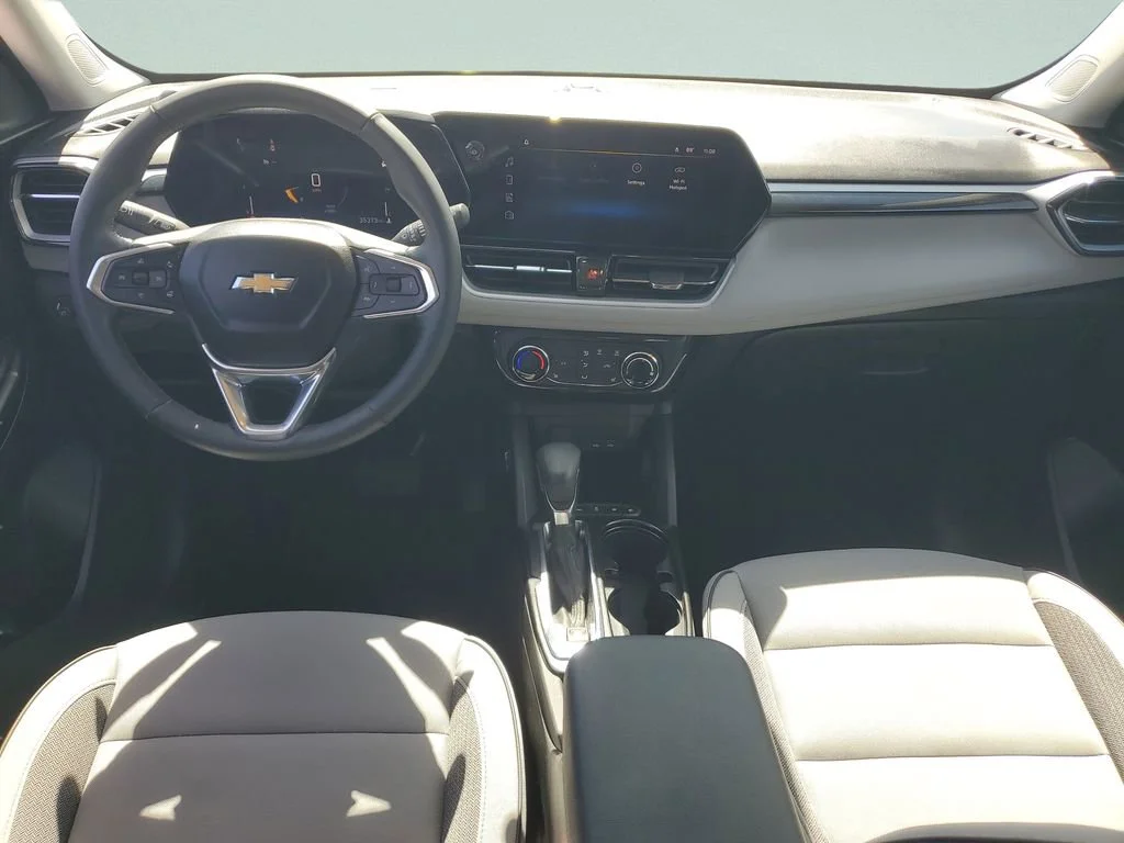Used 2024 Iridescent Pearl Tricoat Chevrolet LT image 11