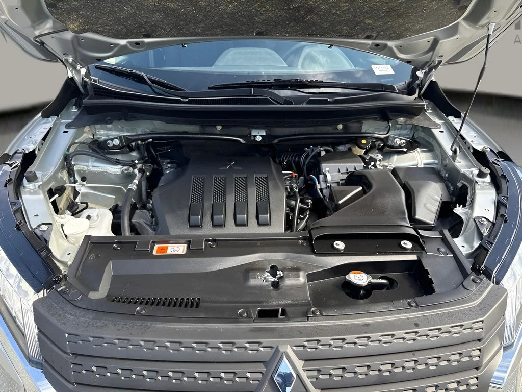 Used 2024 Silver Mitsubishi ES image 16