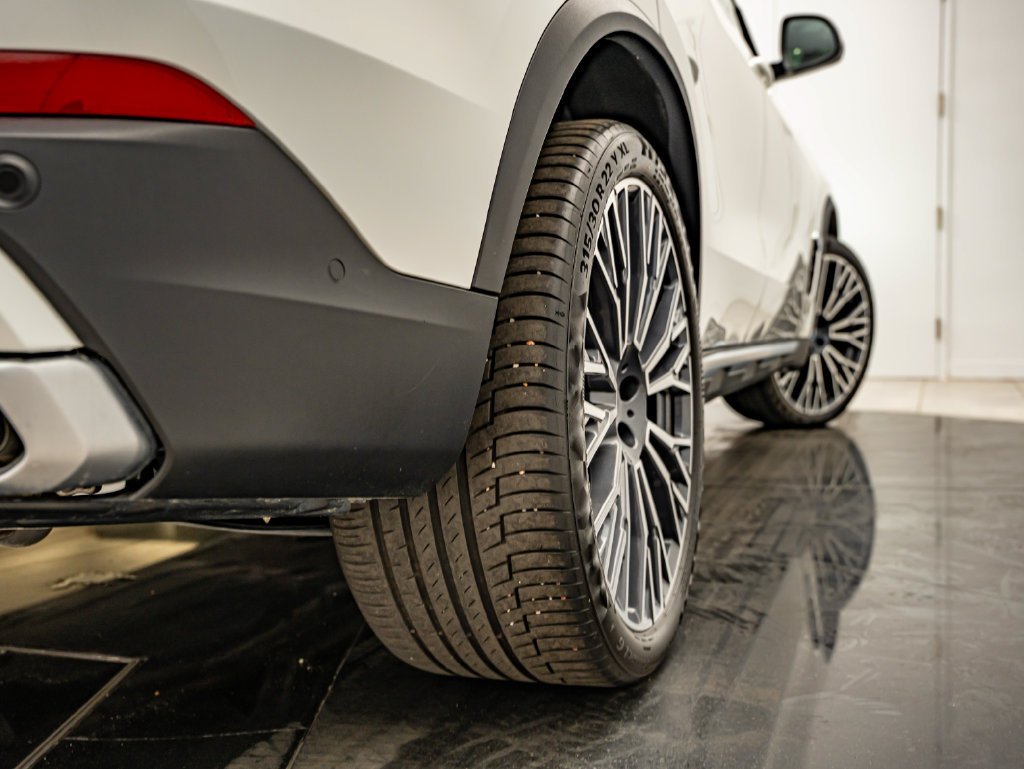Used 2024 Mineral White Metallic BMW xDrive40i image 52