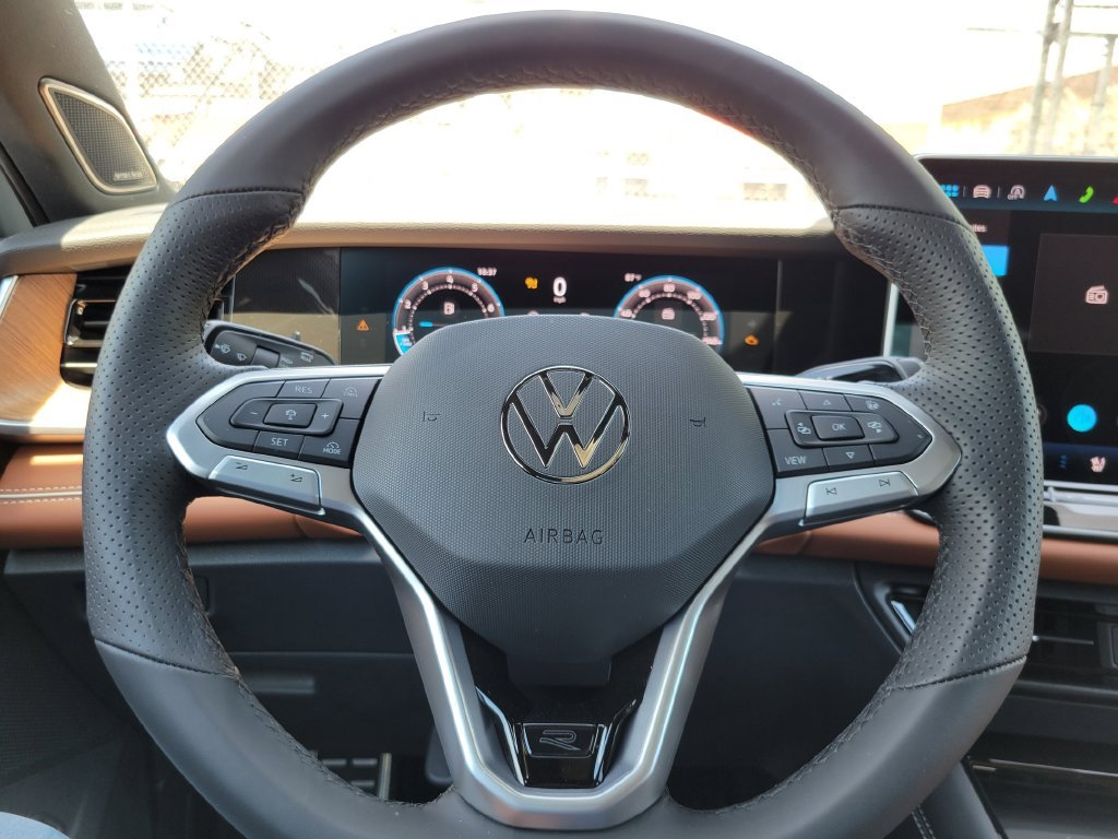 New 2026 White/off-white Volkswagen SEL R-Line Turbo image 13